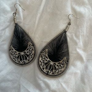 Black teardrop large earrings